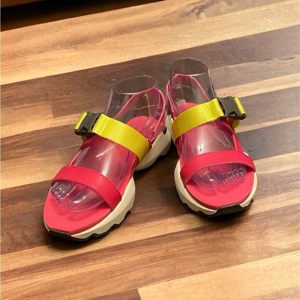 Sorrel Kinetic Impact Cactus/Pink Outdoor Performance Sandal. Size 8 - Picture 3 of 8